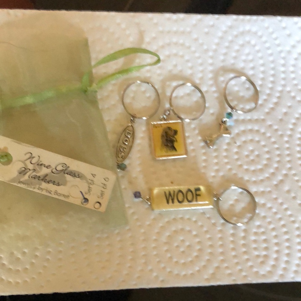 Elegant Yellow and Silver Bar Accessories Set